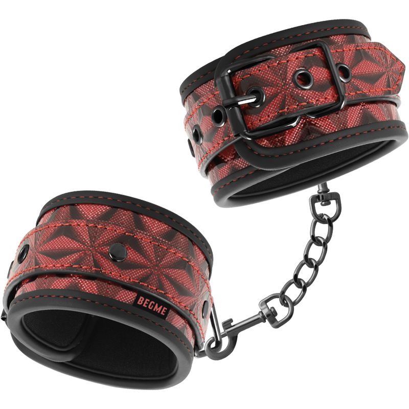 Imagen que nos facilita BEGME RED EDITION de su producto erótico BEGME - RED EDITION ESPOSAS PARA MANOS CON FORRO DE NEOPRENO para nuestra categoría "BDSM & BONDAGE |Bondage|Esposas".