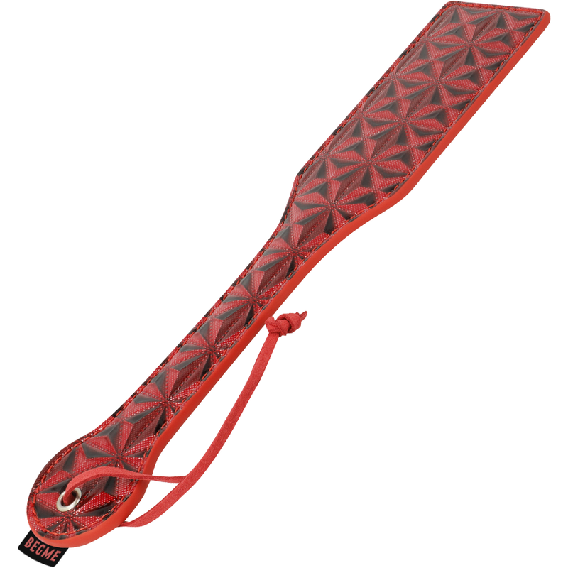 Imagen que nos facilita BEGME RED EDITION de su producto erótico BEGME - RED EDITION PALA LEATHER VEGANO para nuestra categoría "BDSM & BONDAGE |Artículos BDSM|Palas BDSM".