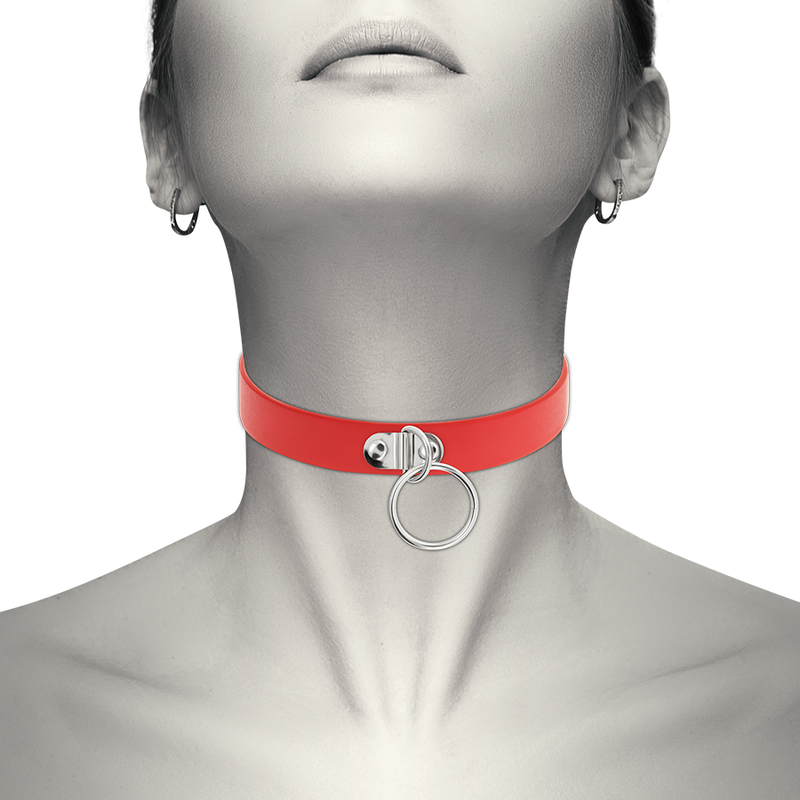 Imagen que nos facilita COQUETTE ACCESSORIES de su producto erótico COQUETTE CHIC DESIRE - COLLAR CUERO VEGANO ROJO ACCESORIO WOMAN FETISH para nuestra categoría "BDSM & BONDAGE |Bondage|Collares".