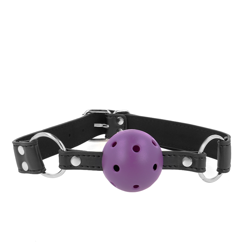 Imagen que nos facilita KINK COLLAR & GAG de su producto erótico KINK - MORDAZA DE BOLA 4 CM TRANSPIRABLE CON DOBLE REMACHE MORADO 62 x 2.5 CM AJUSTABLE 42-58 CM para nuestra categoría "BDSM & BONDAGE |Bondage|Mordazas".