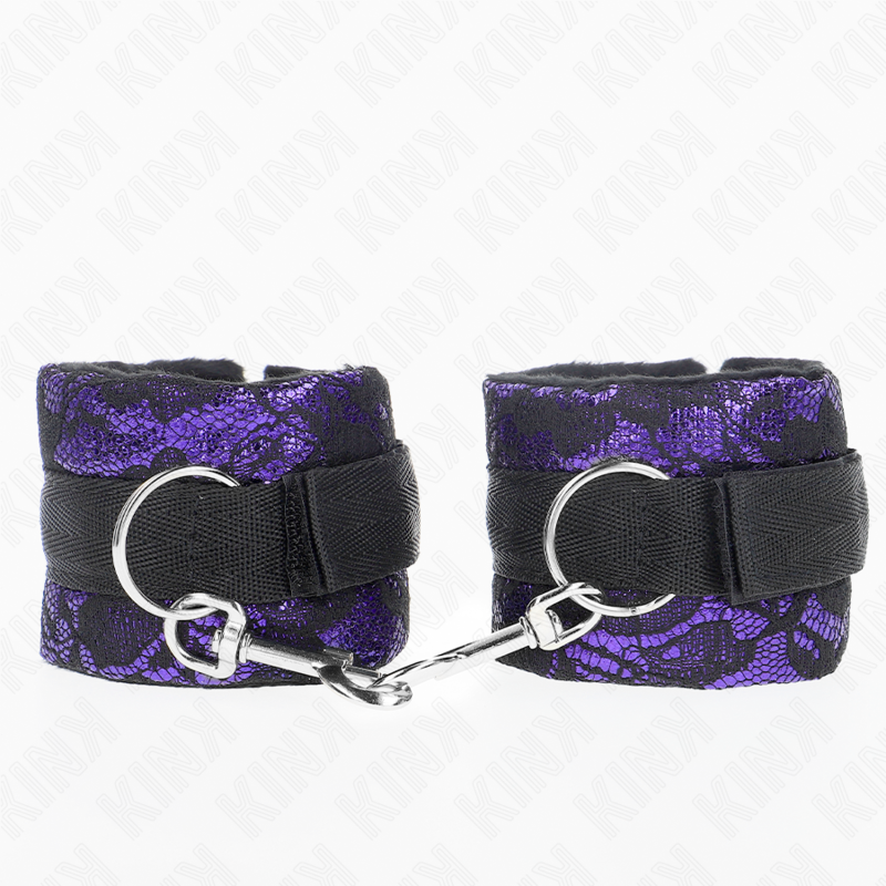 Imagen que nos facilita KINK WRIST RESTRAINT de su producto erótico KINK - MUÑEQUERAS CORTAS DE ENCAJE TERCIOPELO Y UNIÓN DE NYLON VIOLETA/NEGRO 23 X 6.5 CM para nuestra categoría "BDSM & BONDAGE |Bondage|Esposas de fijación".