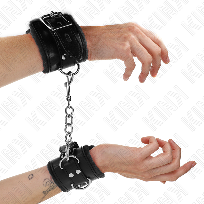 Imagen que nos facilita KINK WRIST RESTRAINT de su producto erótico KINK - MUÑEQUERAS FORRADAS NEGRO CON CORREA NEGRO AJUSTABLE 20-29 CM X 5.5 CM para nuestra categoría "BDSM & BONDAGE |Bondage|Esposas de fijación".