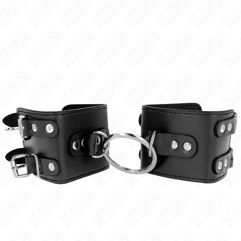 Imagen que nos facilita KINK WRIST RESTRAINT de su producto erótico KINK - MUÑEQUERAS FIJAS CON ANILLA Y TACHUELAS NEGRO AJUSTABLE 17-22 CM X 6.5 CM para nuestra categoría "BDSM & BONDAGE |Bondage|Esposas de fijación".