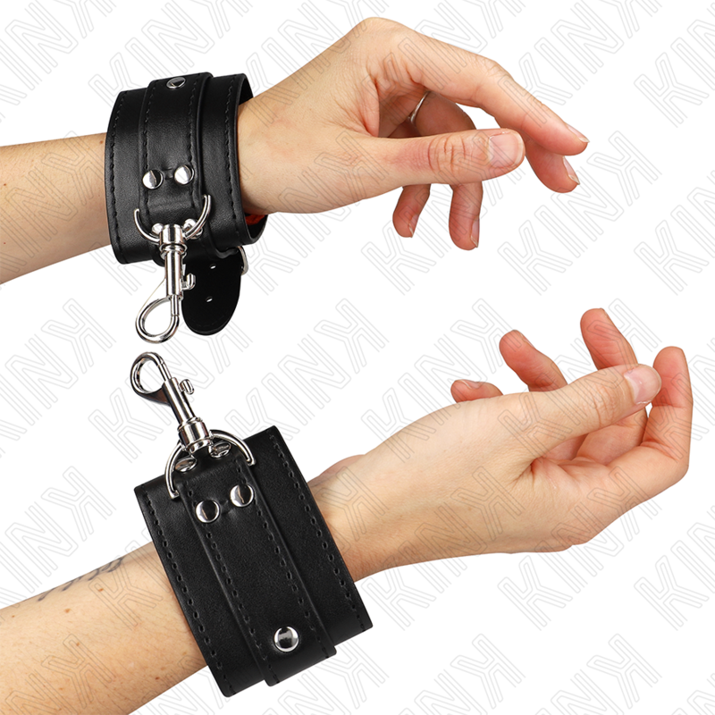 Imagen que nos facilita KINK WRIST RESTRAINT de su producto erótico KINK - MUÑEQUERAS ESTILO MAZMORRA CON CERRADURA NEGRO AJUSTABLE 21-28 CM X 5.5 CM para nuestra categoría "BDSM & BONDAGE |Bondage|Esposas de fijación".