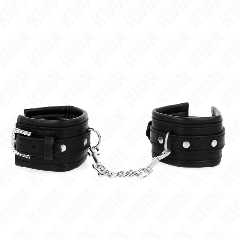 Imagen que nos facilita KINK WRIST RESTRAINT de su producto erótico KINK - MUÑEQUERAS NEGRO CON HEBILLA DE DIAMANTES DE IMITACIÓN AJUSTABLE 25-32 CM X 5.5 CM para nuestra categoría "BDSM & BONDAGE |Bondage|Esposas de fijación".