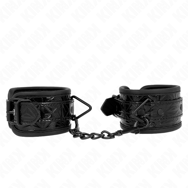 Imagen que nos facilita KINK WRIST RESTRAINT de su producto erótico KINK - MUÑEQUERAS CON PATRÓN DE DIAMANTES NEGRO AJUSTABLE 17-26 CM X 5.5 CM para nuestra categoría "BDSM & BONDAGE |Bondage|Esposas de fijación".