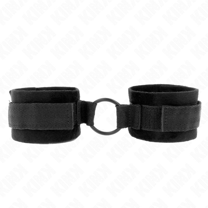 Imagen que nos facilita KINK WRIST RESTRAINT de su producto erótico KINK - MUÑEQUERAS 25 CM PARA PRINCIPIANTES CON ANILLA 4 CM NEGRO AJUSTABLE 15-25 CM para nuestra categoría "BDSM & BONDAGE |Bondage|Esposas de fijación".